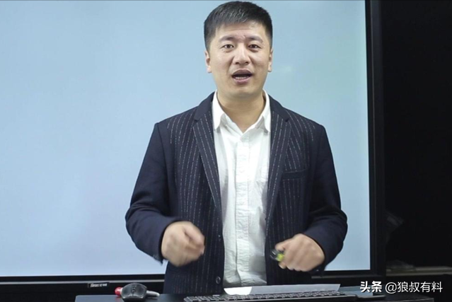 网红“考研名师”张雪峰刘晓艳，道破社会现状，最终为何跌落神坛