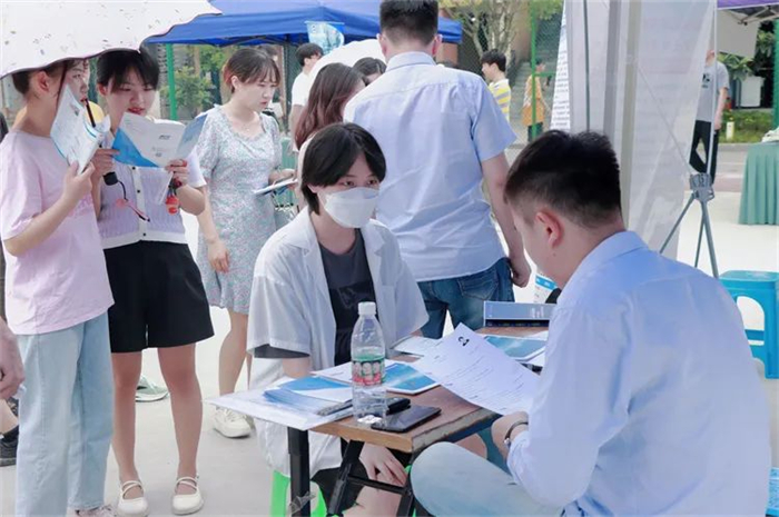 重庆城科举办重庆市2022年“专精特新”企业校园巡回招聘会