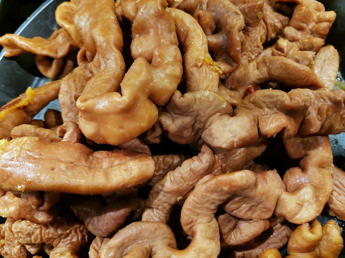 清洗猪肚大肠，加盐和面粉都不对！教你简单方法，干净卫生无异味