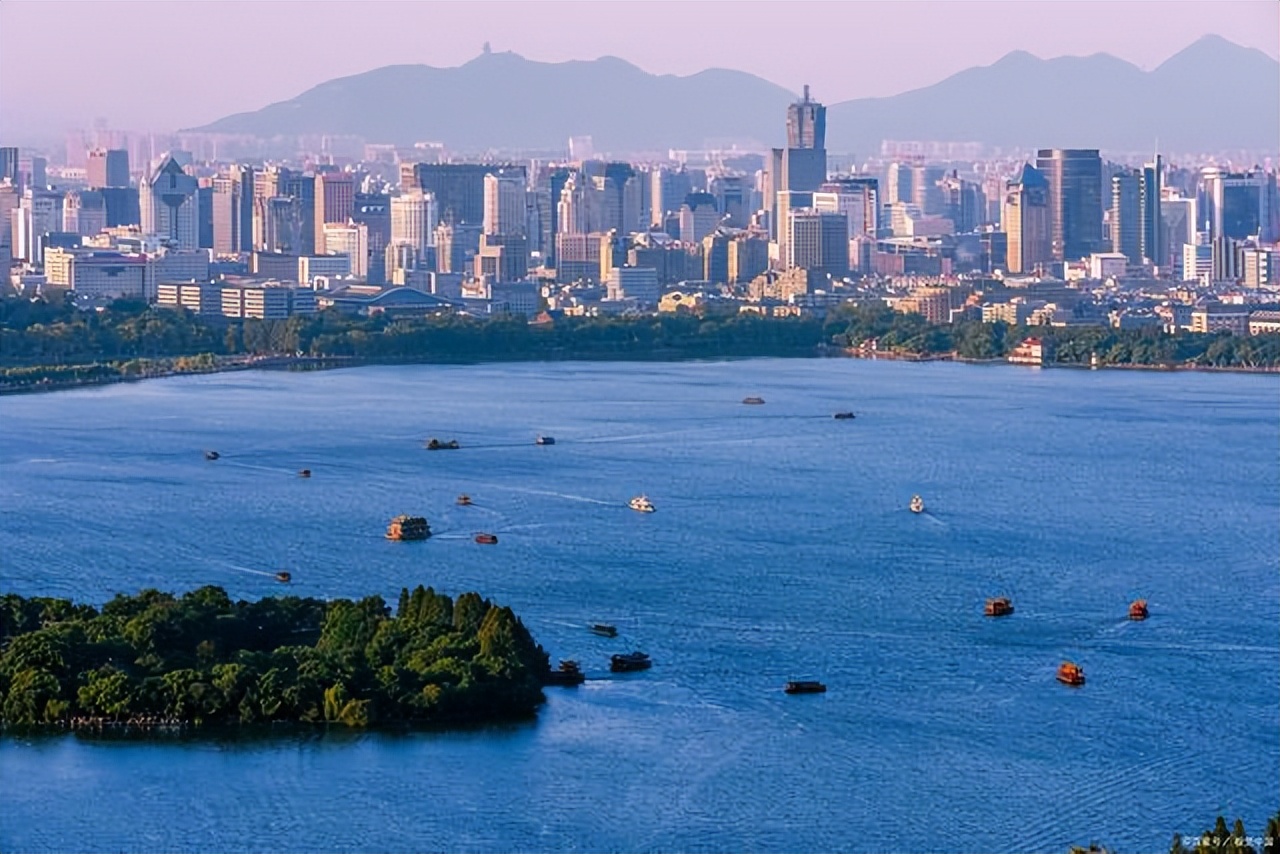 将山水之美,历史文脉,可持续发展综合考虑——对于西湖天际线的保护