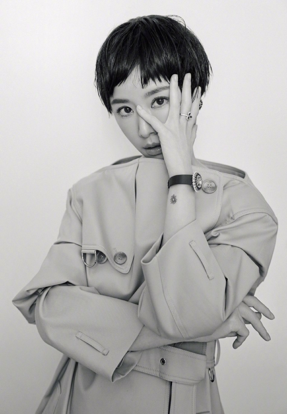 同样是“齐耳短发”，杨紫清爽减龄，迪丽热巴让人不忍直视