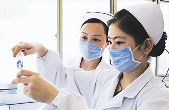 同样是演护士，把朱茵，张柏芝，赵丽颖放在一起，差别就出来了