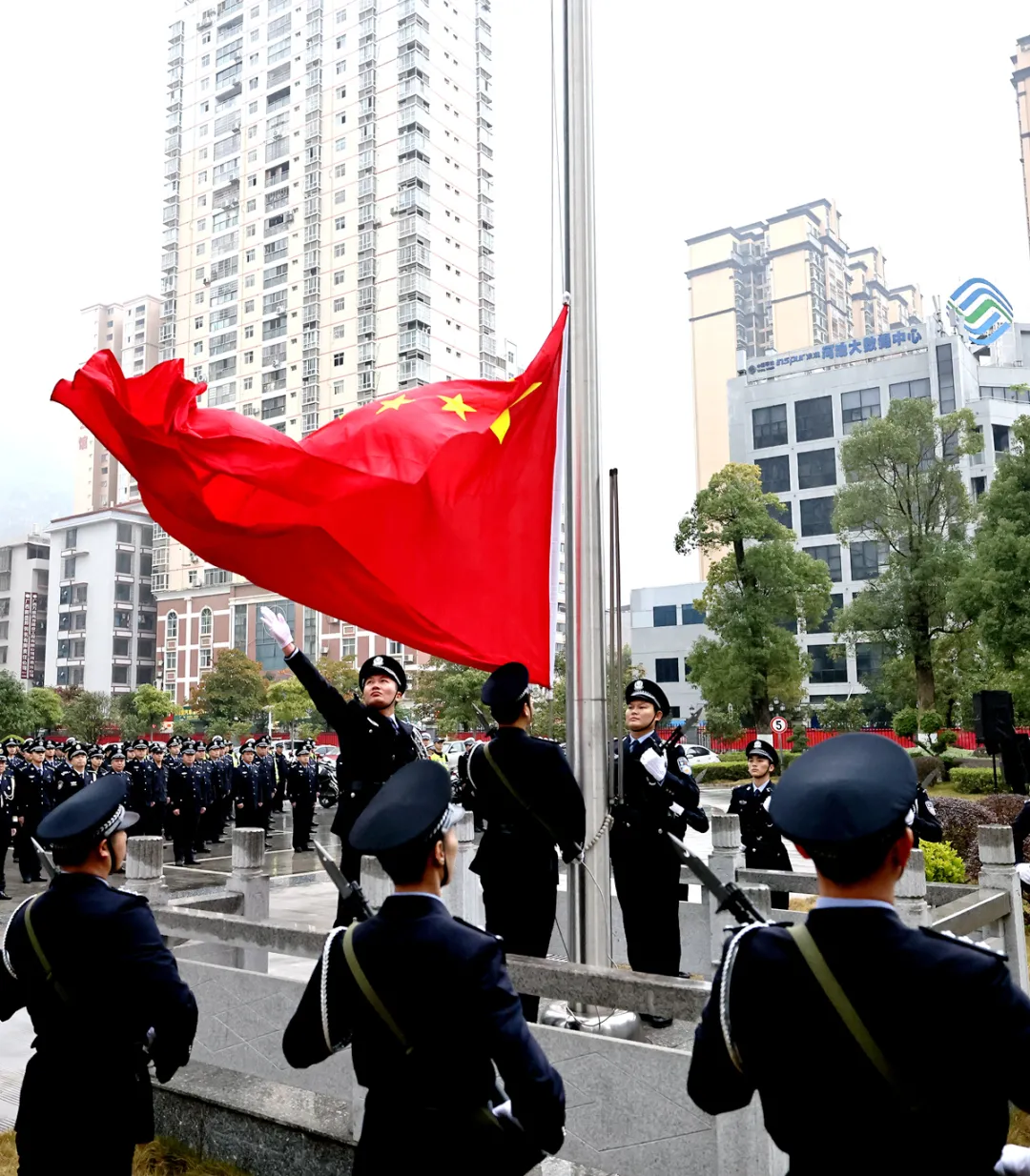 【你的平安我的节日】广西河池:以“警”之名致敬我们的节日