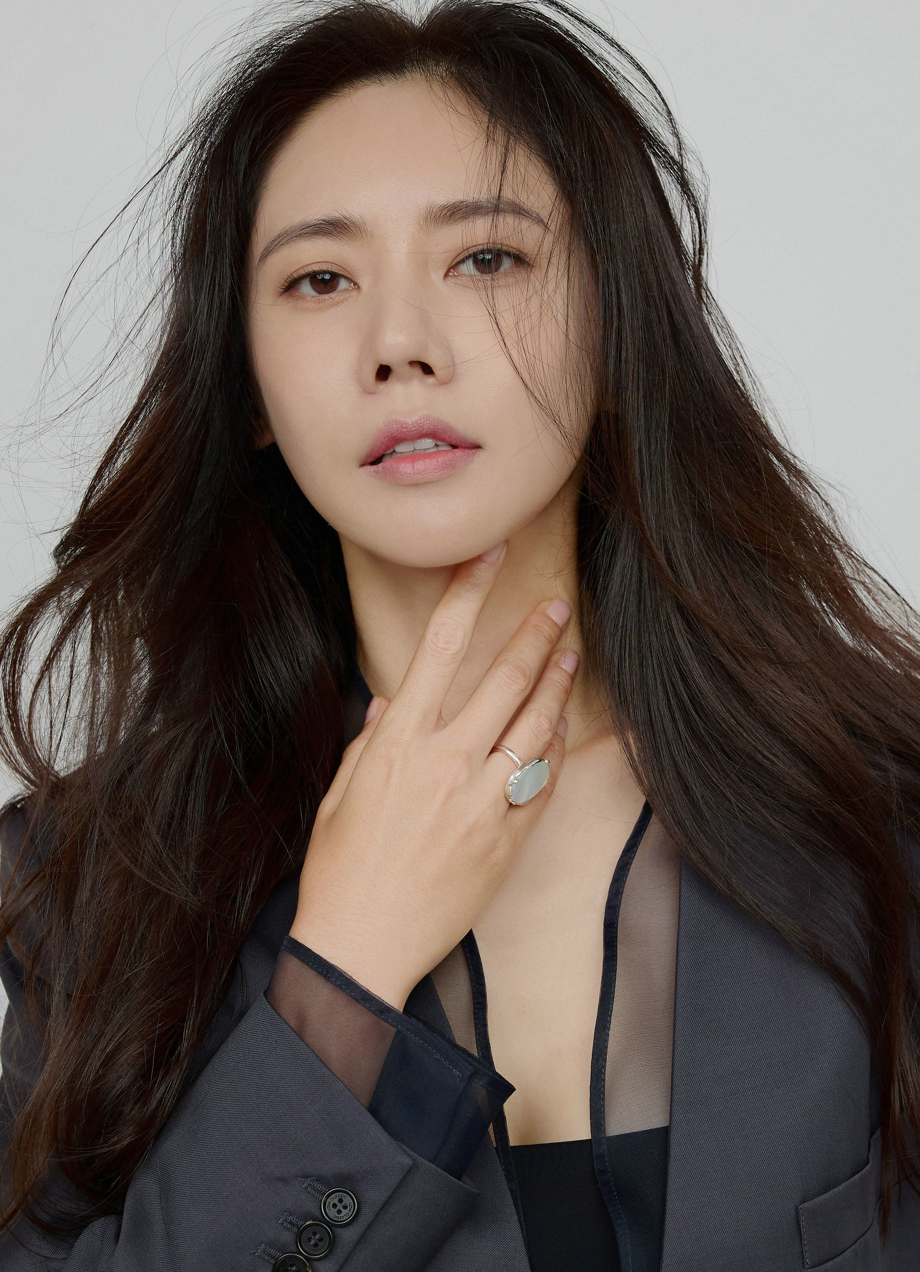 秋瓷炫高清壁纸，嫁入中国的韩国女星