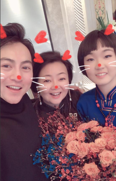 萨日娜:老公当家庭煮夫,自己在外打拼,这样的生活真幸福