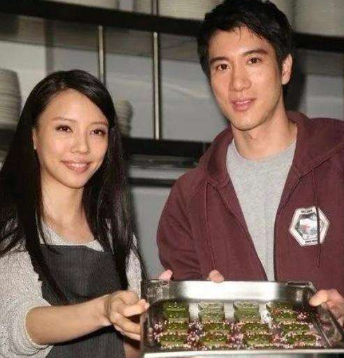 By2妹妹卷入王力宏出轨事件，当事人深夜报警，李靓蕾再反击