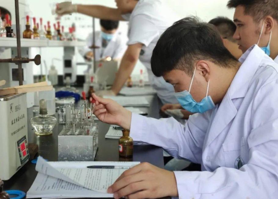 二本院校医学生有未来吗？毕业都去哪了？学生现状让人很心酸