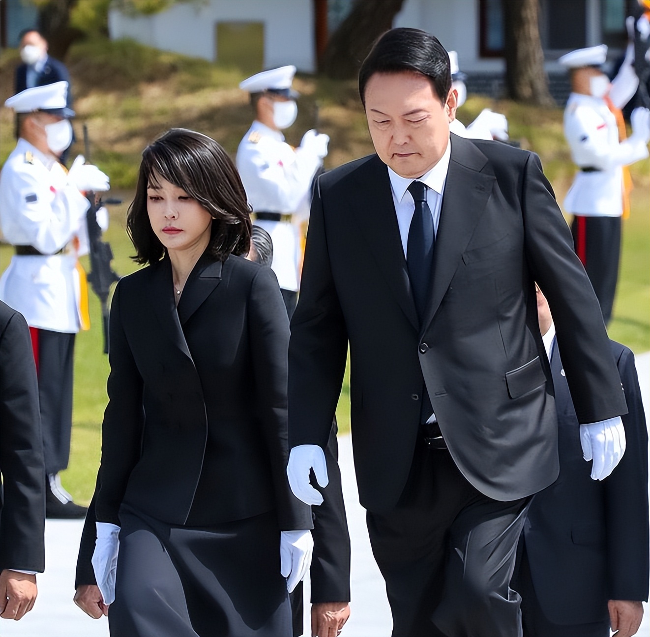 韩国朝鲜的第一夫人让人惊艳!一位不老女神,一位雍容华贵