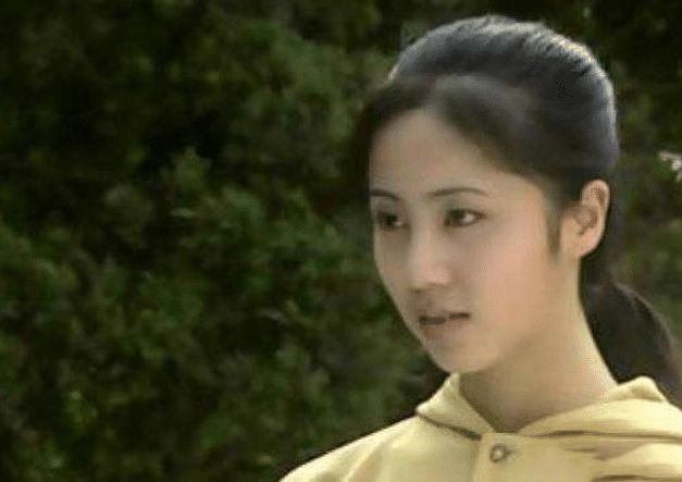 6位娱圈明星夫妻，从校服到婚纱，个个娶初恋，在一起最长40年