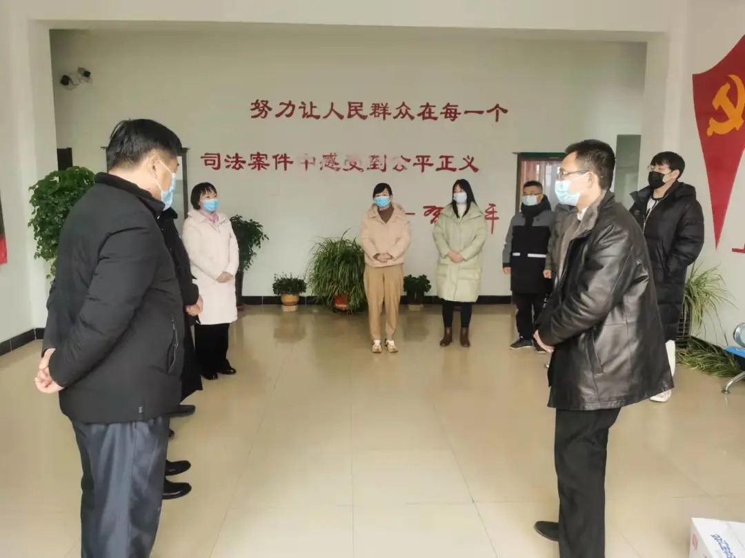暖心！北关法院院长李春旺春节前带队看望慰问干警