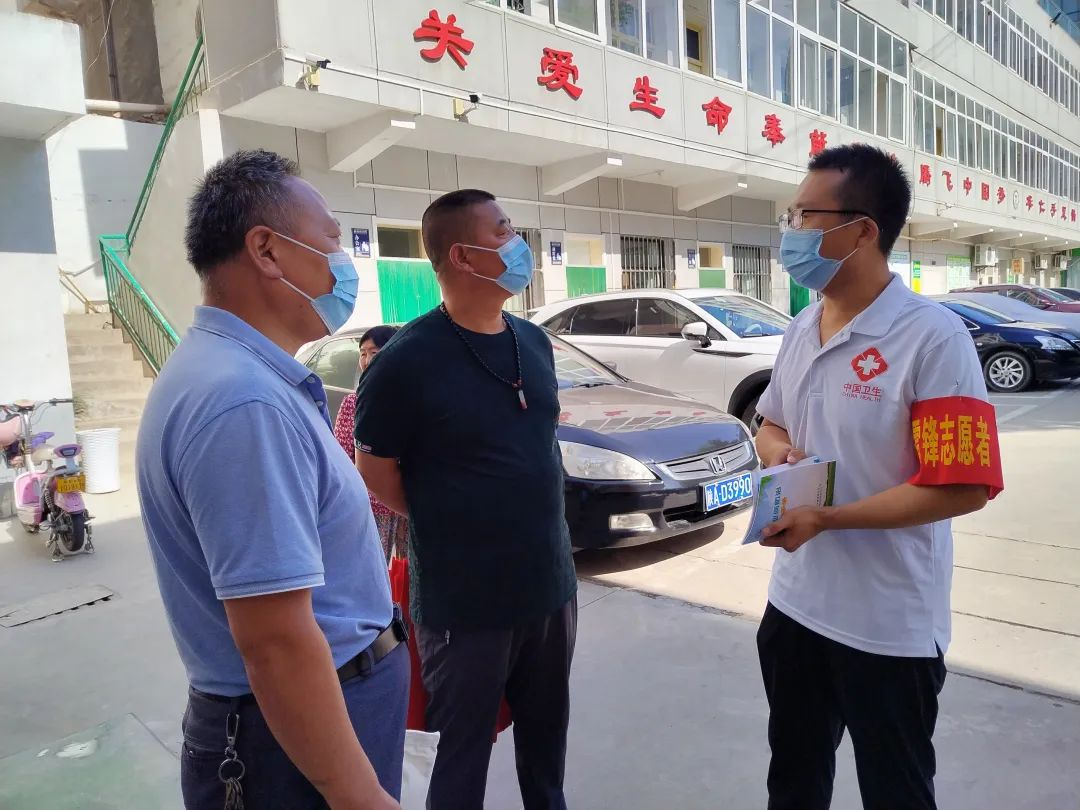 渭南市疾控中心进社区开展结核病防病知识宣传活动