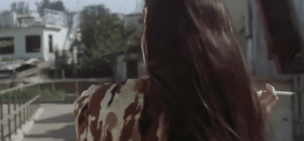 “呲牙咧嘴”别演回眸笑！有人回头一眼万年，有人我想给她按回去