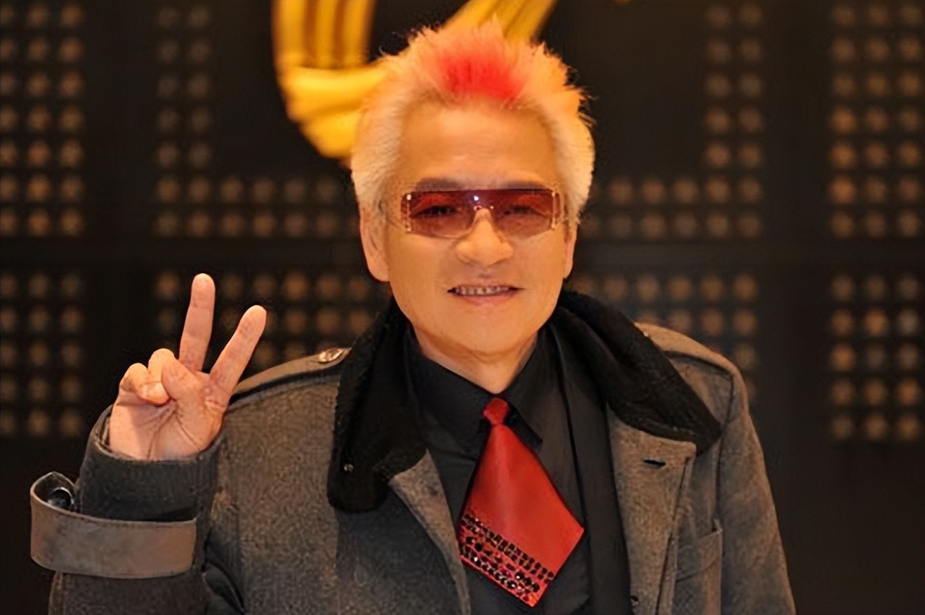 李宗盛叫他大哥，唱歌跑调公鸭嗓却被称为乐坛大佬，罗大佑凭什么