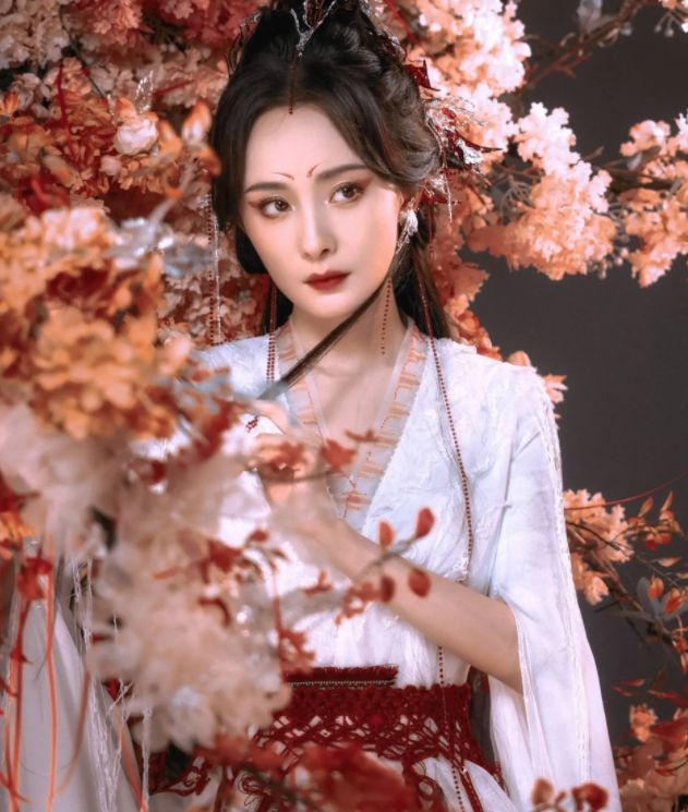 杨幂龚俊狐妖小红娘定妆公布，被网友怒喷：和原作毫无关系