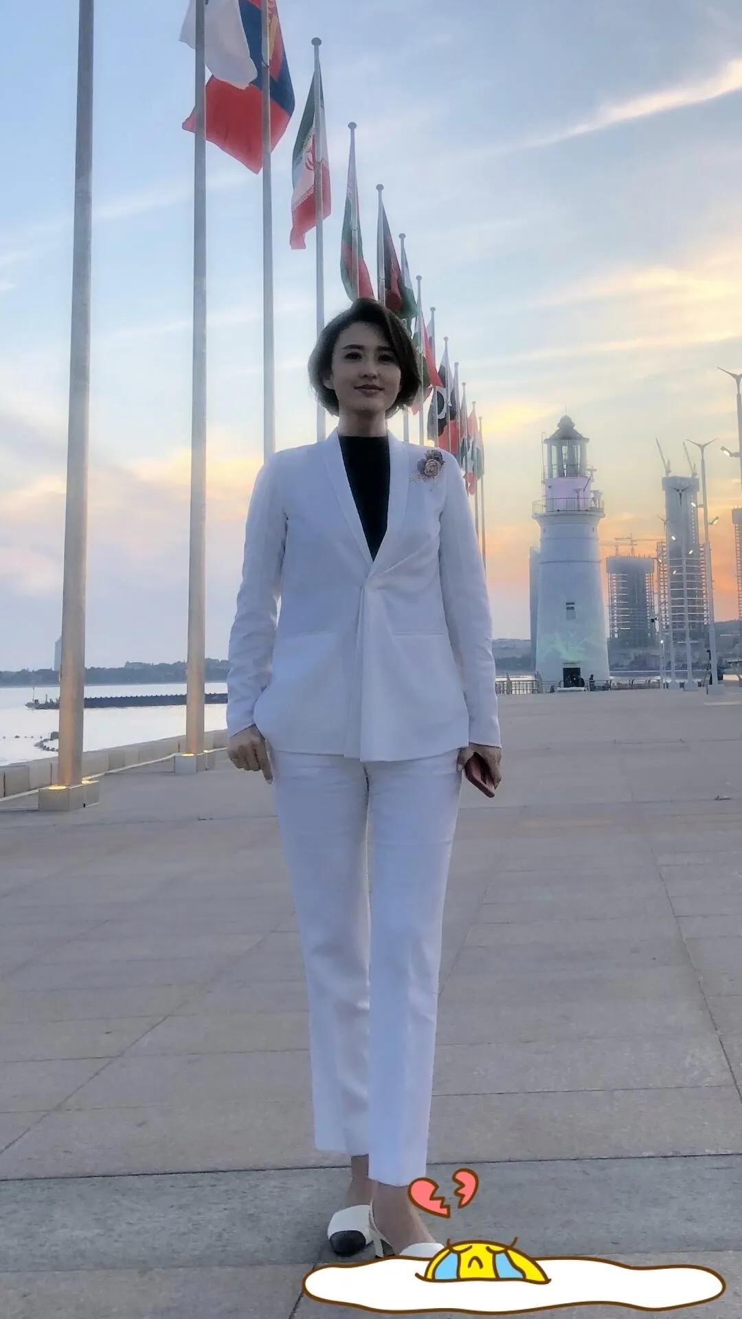 央视节目主持人张蕾1