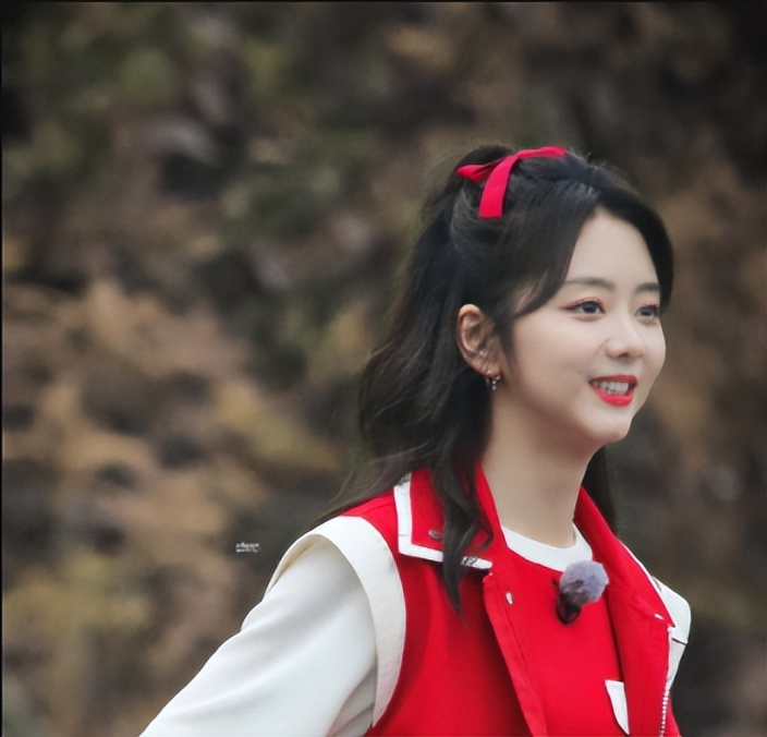 娃娃脸只服这10位明星！有人30岁还能演高中生，个个清纯可人