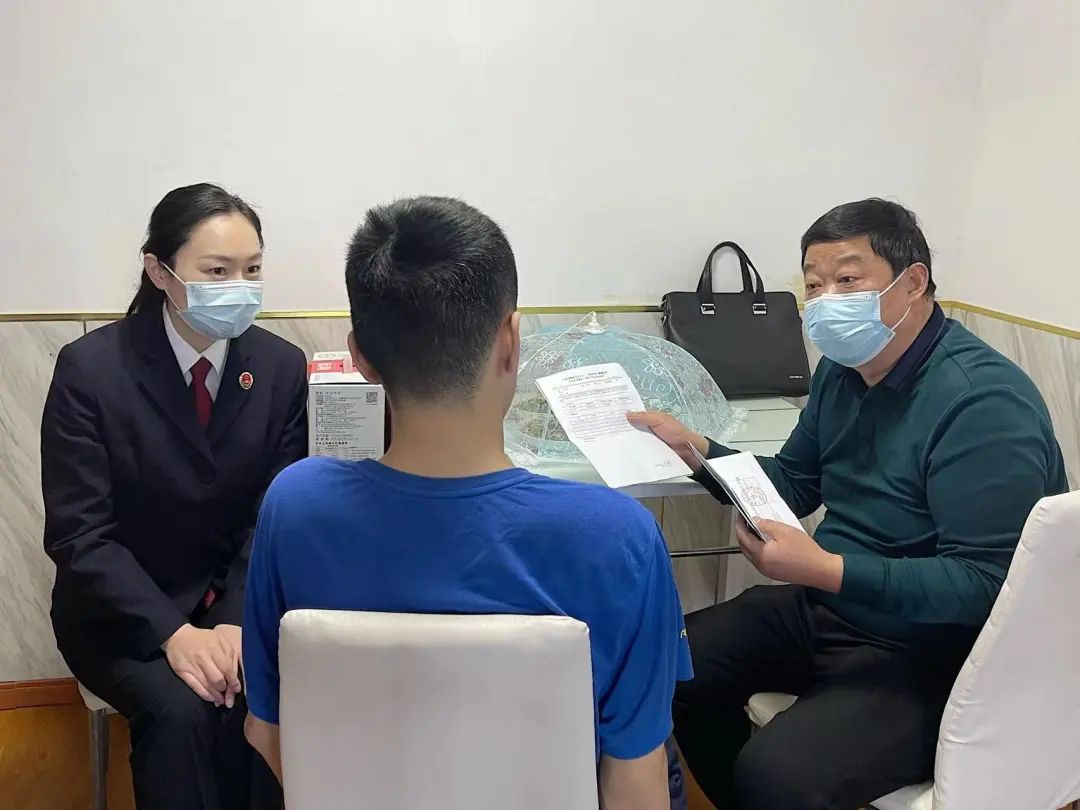 【法治副校长】关爱热线助“空巢”少年打开心结