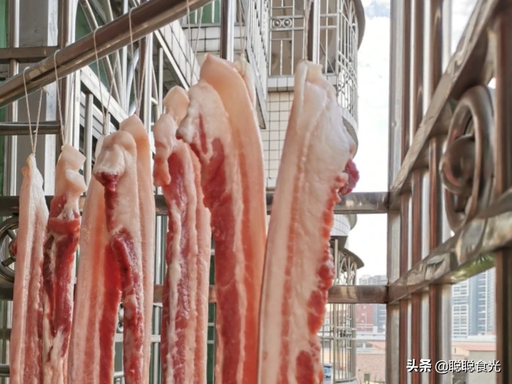 腌腊肉时，放多少盐才对？记住正确比例，不发霉不变臭，越放越香