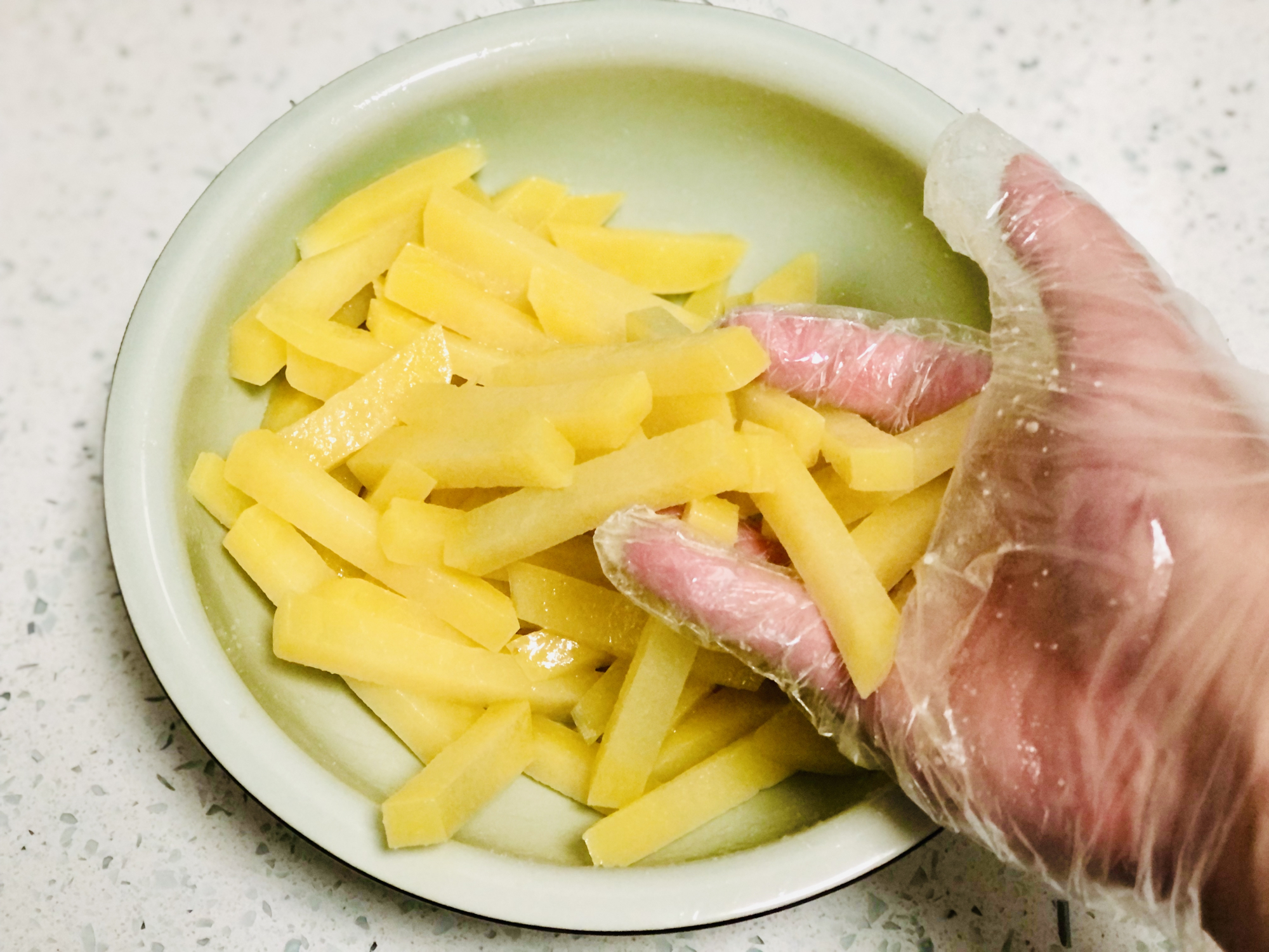 快餐店畅销的炸薯条，自己在家就能做，成本不到3元，孩子吃嗨了