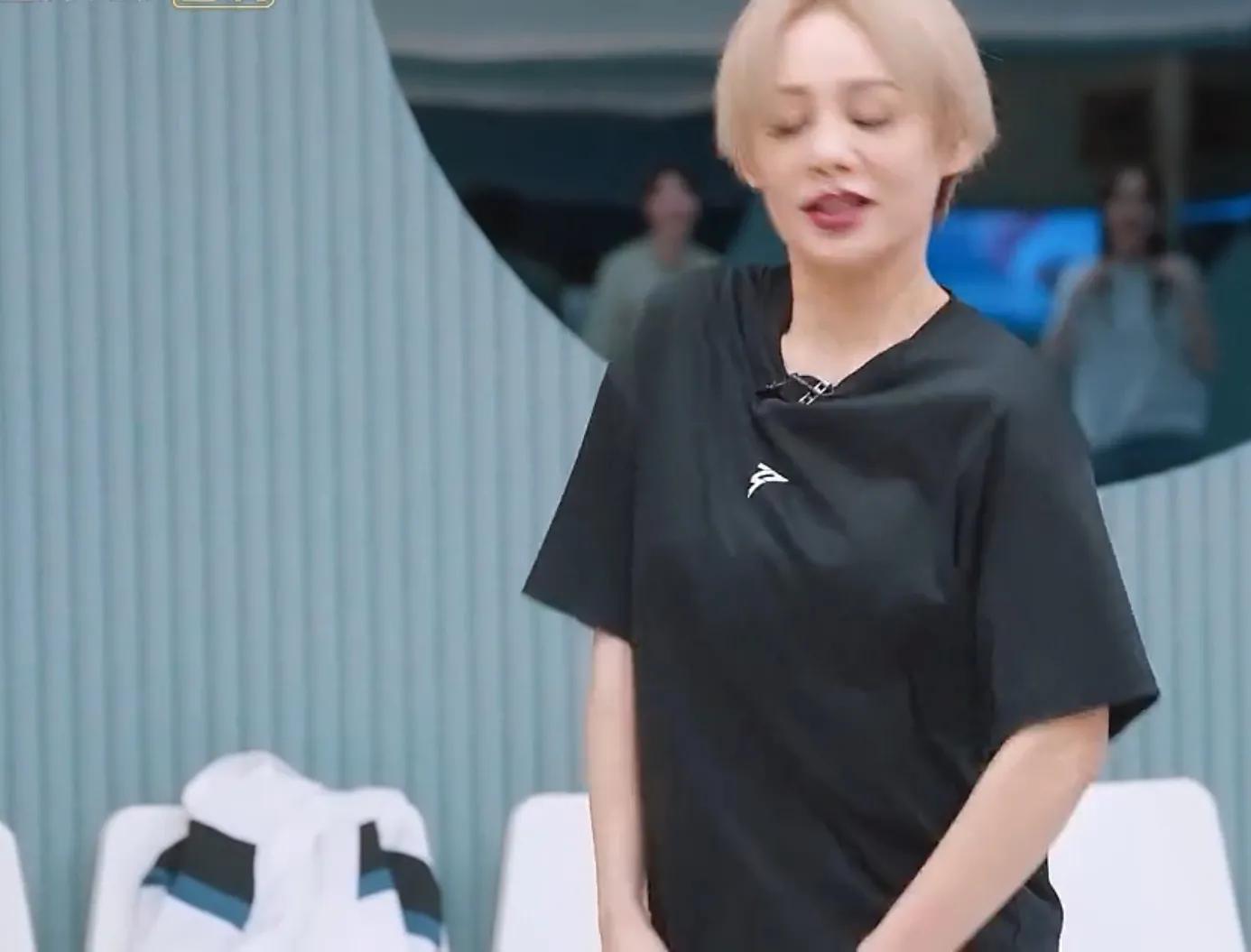 第三季不开心？宁静情绪失控泪奔，见到李斯丹妮金晨孟佳太开心