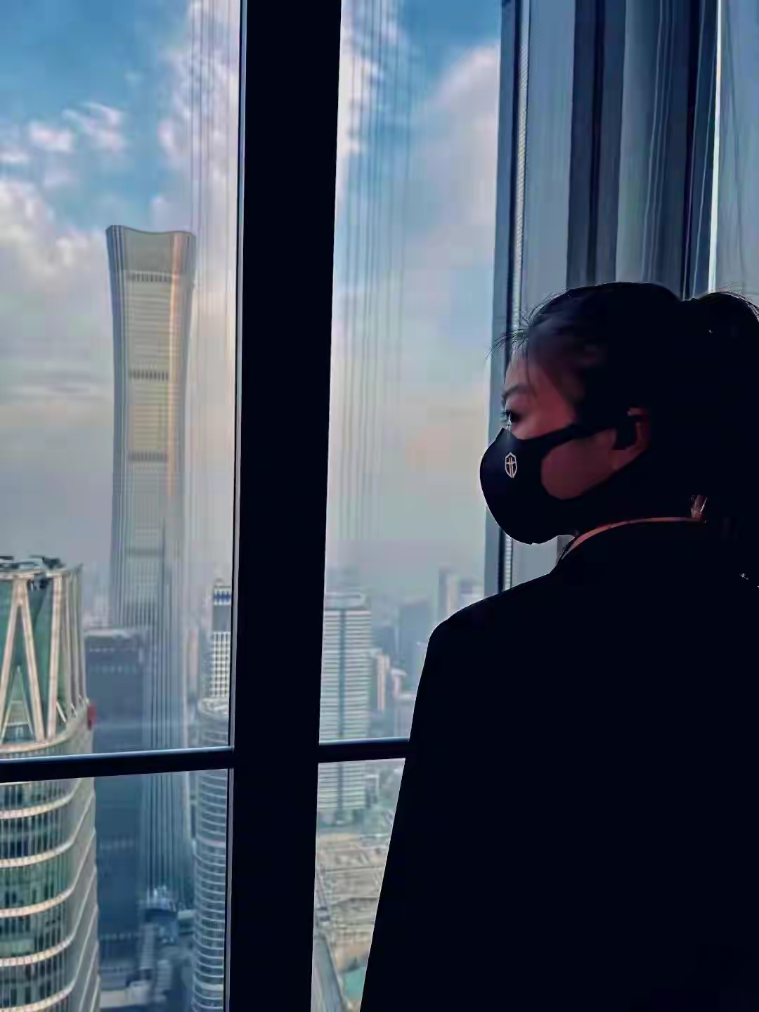 四川00后女生，大学毕业后当保镖，如今22岁年入百万，凭啥