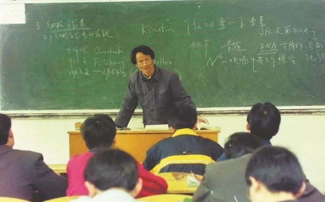 何家庆：“乞丐”般的教授，被绑架吃猪食，却让数万人过上好日子