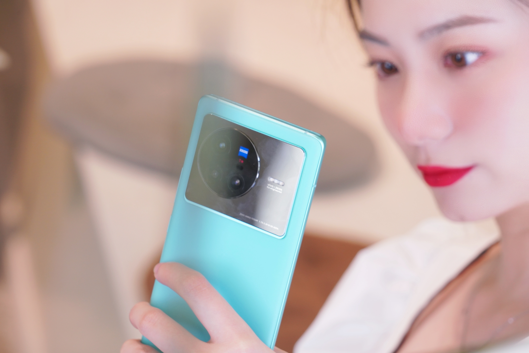 标准版也有Pro实力，天玑9000+蔡司影像加持，vivo X80上手实测