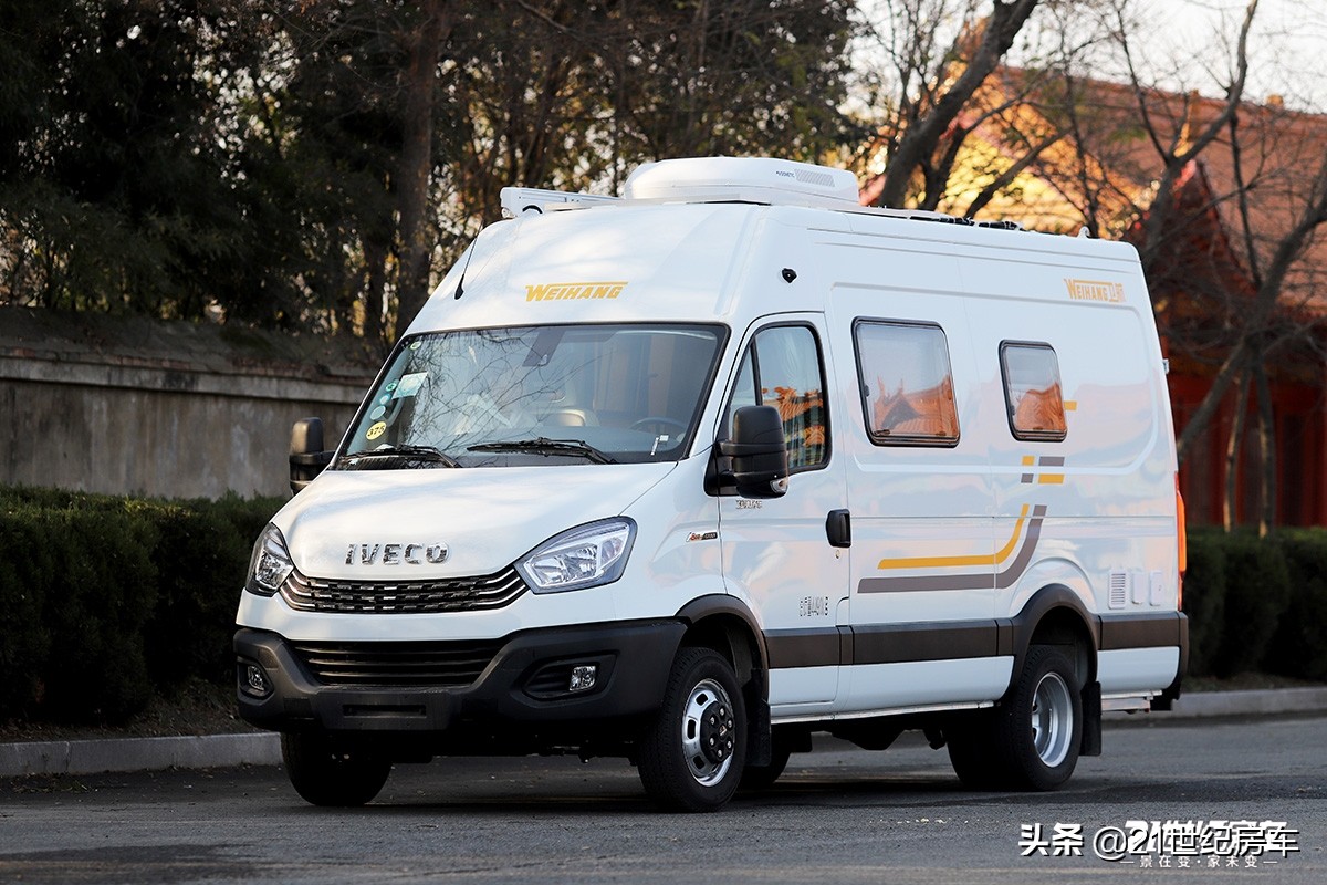 依维柯欧胜底盘的卫航k590b型房车,品控出色,内饰轻奢原木风