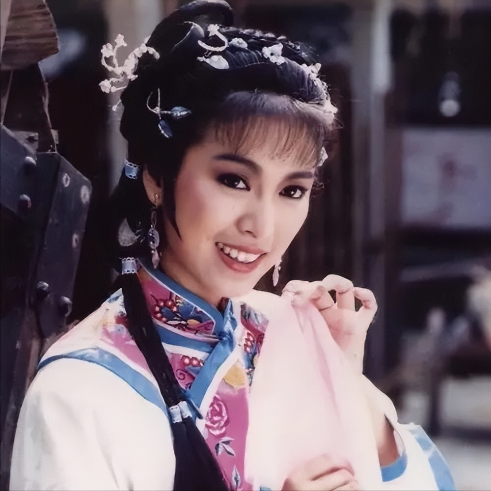 米雪：只恋爱不结婚，男友离世后带相片一起旅行，67岁单身也快乐