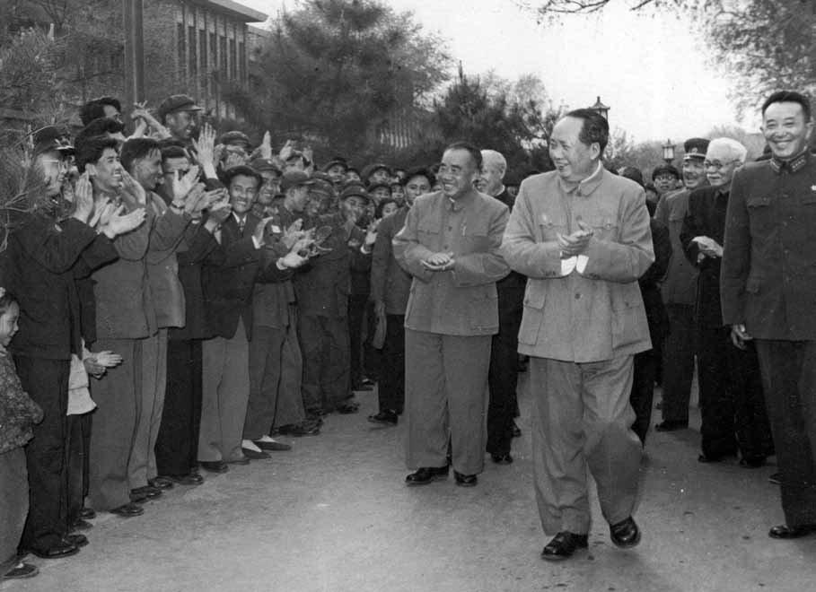 1969年九大召开，代表名单上出现李讷，毛主席：把她换成警卫战士