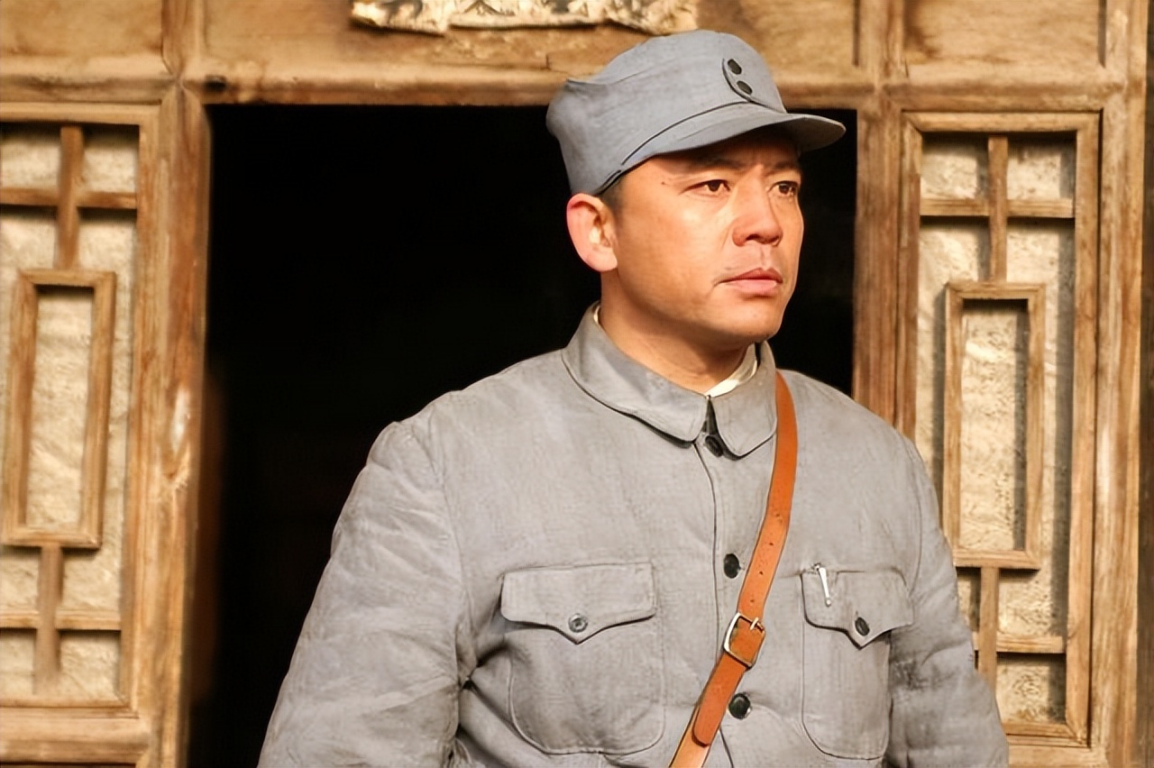 《亮剑》赵刚原型:清华大学高材生,建国后调往北京,成公安部长