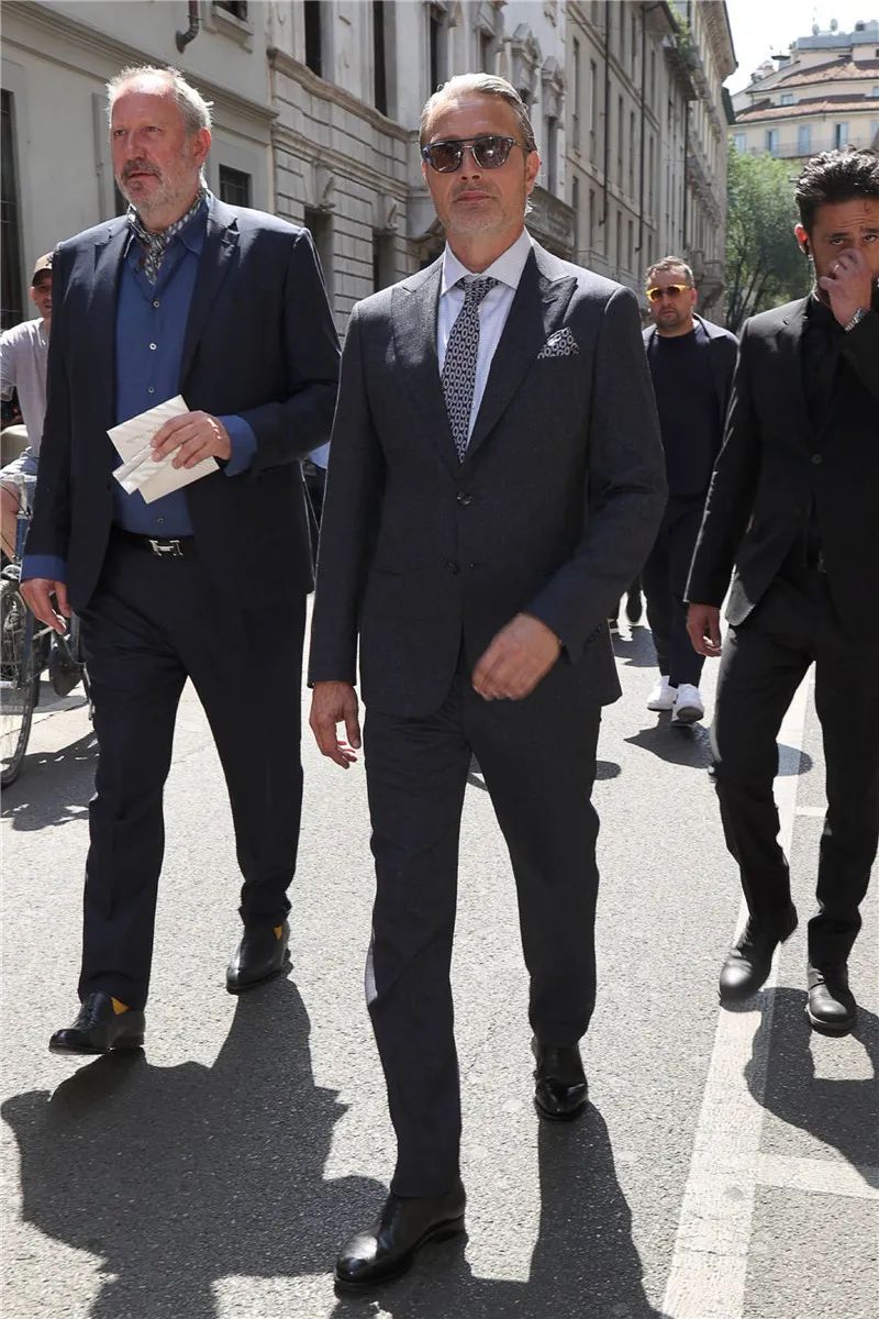 今日份舔屏！麦子叔出席米兰时装周街拍，气场绝了