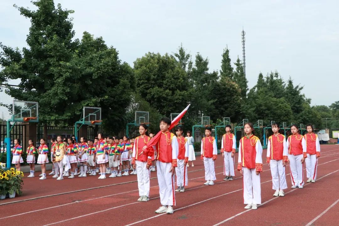 讲究卫生 预防夏季传染病｜双流区彭镇小学举行健康主题升旗仪式