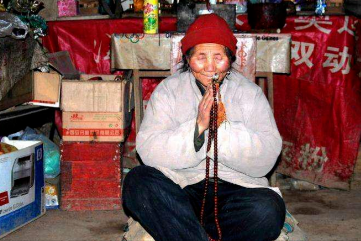终南山女隐士王芝霞：43岁弃家皈依佛门，85岁仍坚持打坐参禅