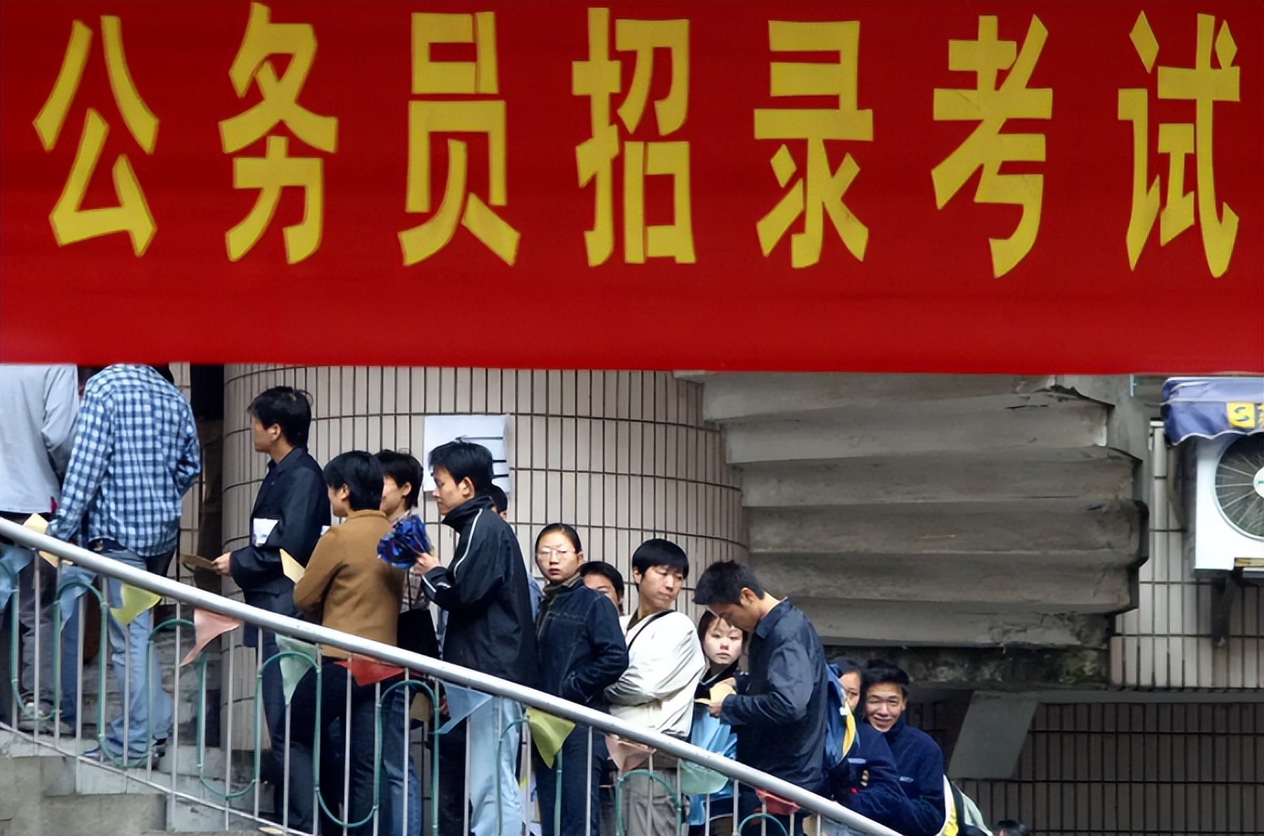 北京朝阳区街道城管学历走红，竟是北大女博士，或许是为北京户口