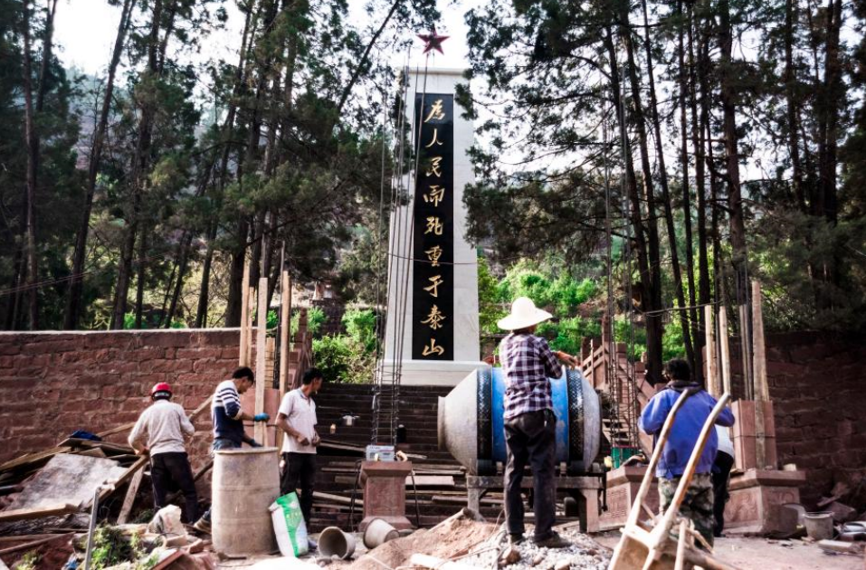祭扫 正值人间四月天 文/王昌尧 摄影/王昌尧 吕林