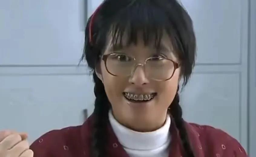 大龅牙、香肠嘴、丑到认不出！这9位扮丑的演员真让人“恶心”