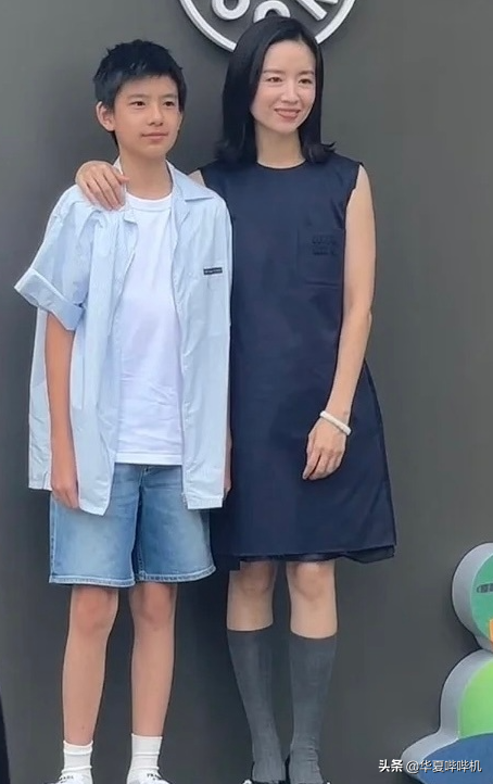 老潘为儿子卡点站台，父子10年未见面，是谁挡在了亲情的面前？