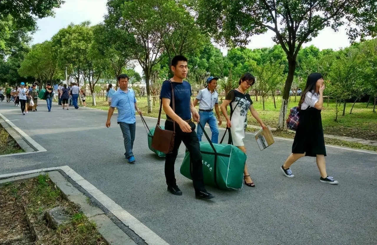 放暑假了！2022各高校暑假时间敲定，大学生有望迎来“最长暑假”