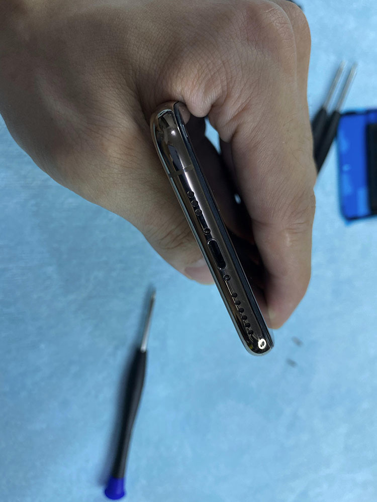 iPhone XS MAX更换大容量电池，续航直接翻倍，看完你也可以自己换