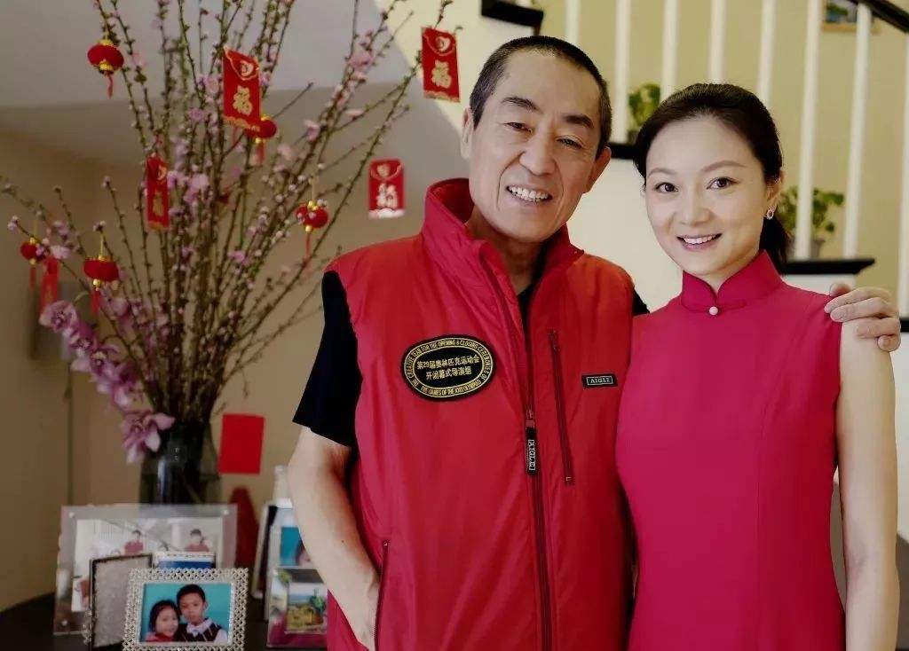 从张艺谋到谢贤,这6位的女友一个比一个嫩,最大的相差51