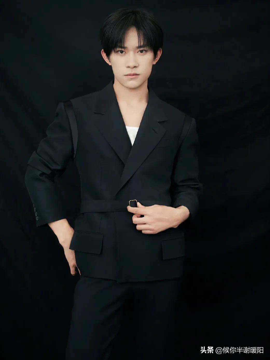 男明星最爱“束腰西装”：任嘉伦两次都出圈，许凯檀健次让人惊艳