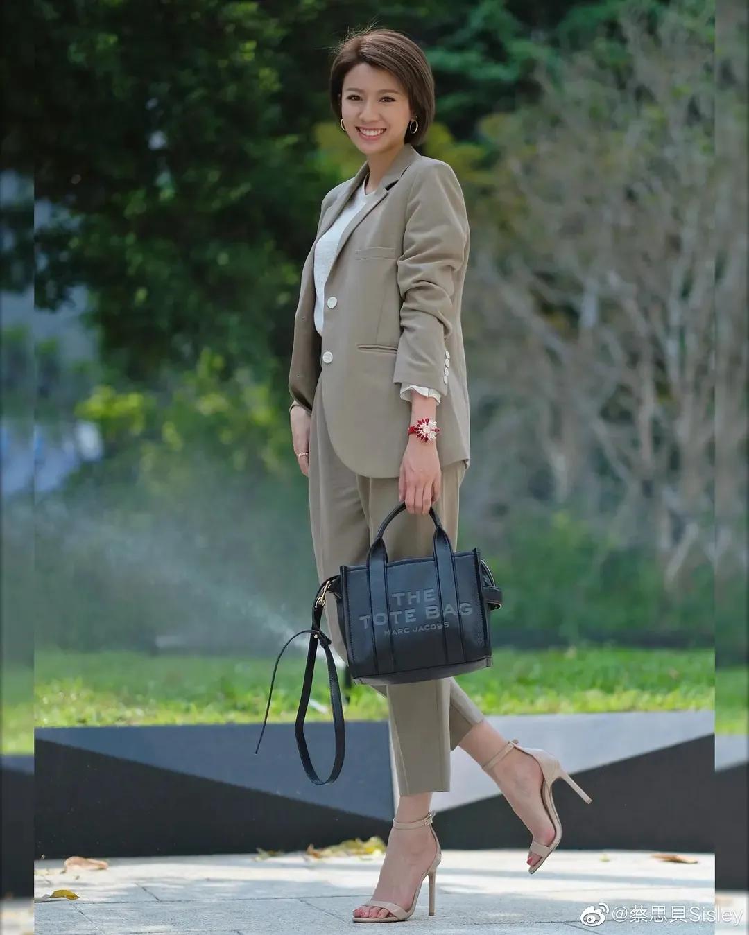 蔡思贝｜招黑体质的“绯闻女王”