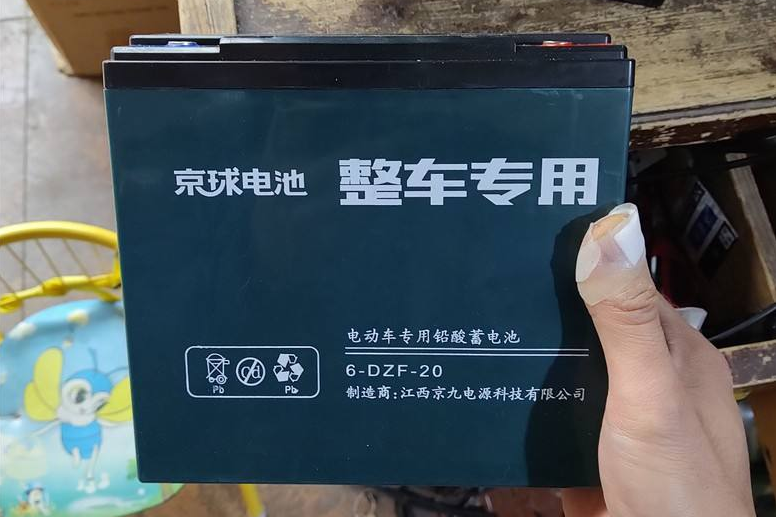 电动车用完再充和每天一充哪个更伤车？一看便知，别再“充错”了