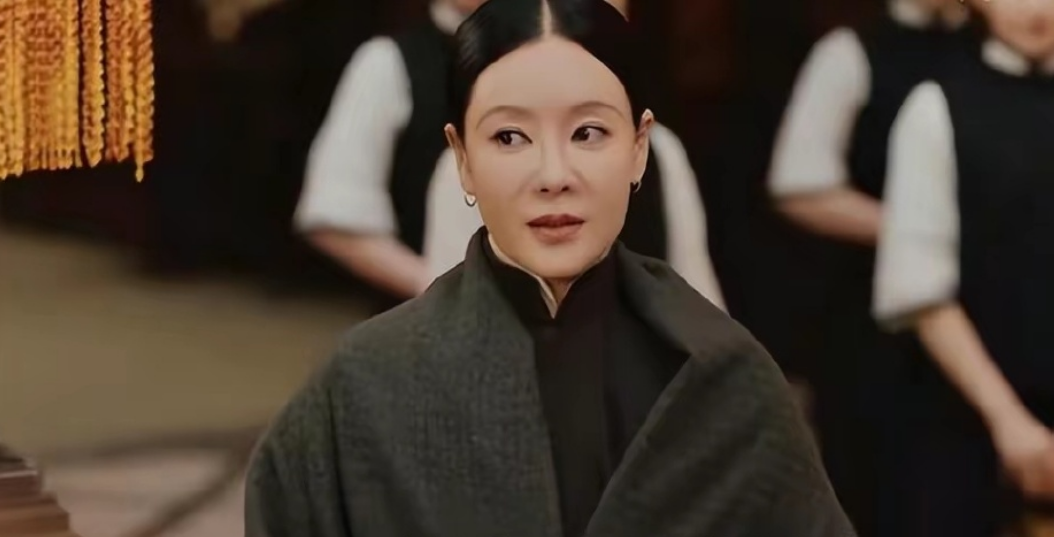 《传家》甩脸当家祖母的顾姨，不仅颜值高演技好，戏外人生更精彩