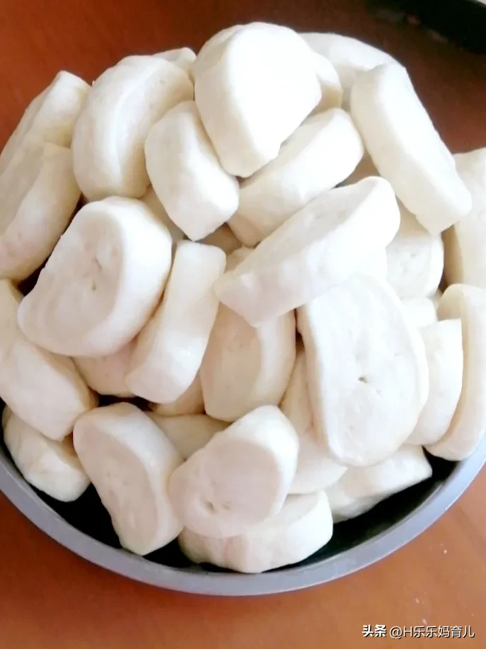 宝宝便秘拉颗粒状怎么办(宝宝便秘或者拉臭臭成颗粒状很难拉出吃这个食物宝宝很快能通便)