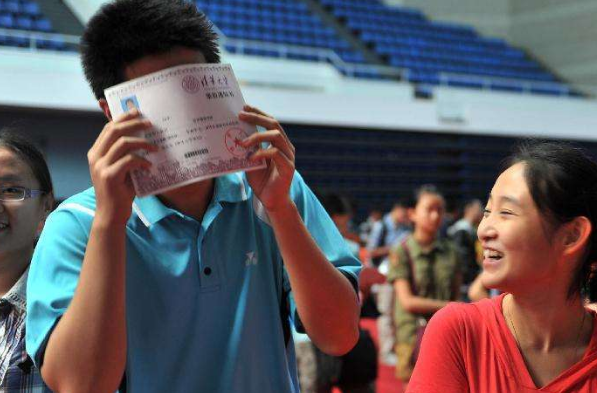 湖南学霸不想被保送清华，高考分数出来以后，网友感叹：翻车了