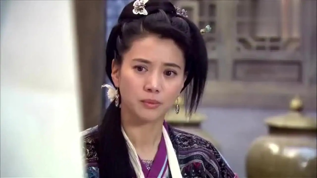 同样是“齐耳短发”，杨紫清爽减龄，迪丽热巴让人不忍直视