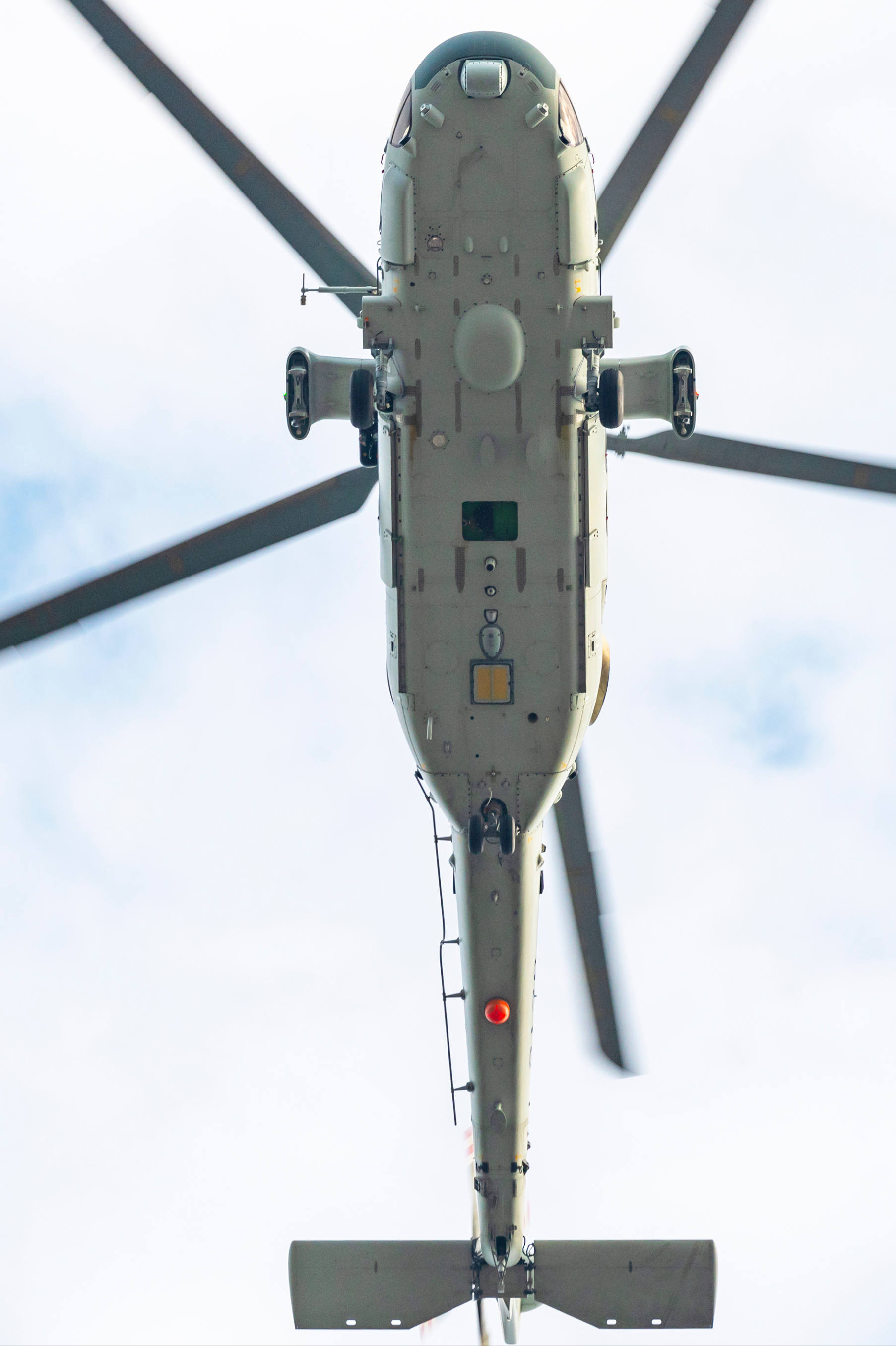 �������ǿ״̬�������ع�055װ��ֱ20��Ǳ�ͣ��������Ķ̰�