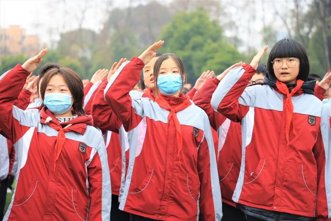 三原外国语师生、家长传递五星红旗,新学期,向梦想再出发